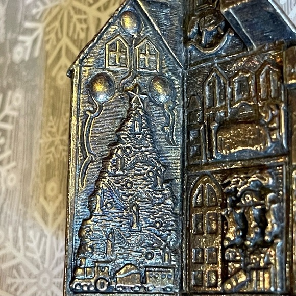 VNTG Reed and Barton Village Collection Silver Plate “Christmas House” ornament - Picture 5 of 9
